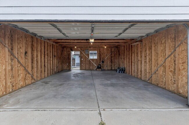 Building Photo - 3101 S Clarkson St