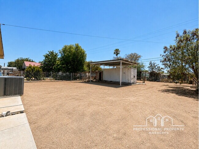 Building Photo - 3-bedroom, 2-bathroom home in West Wellton