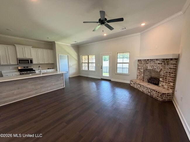 Building Photo - 464 Silver Hill Dr