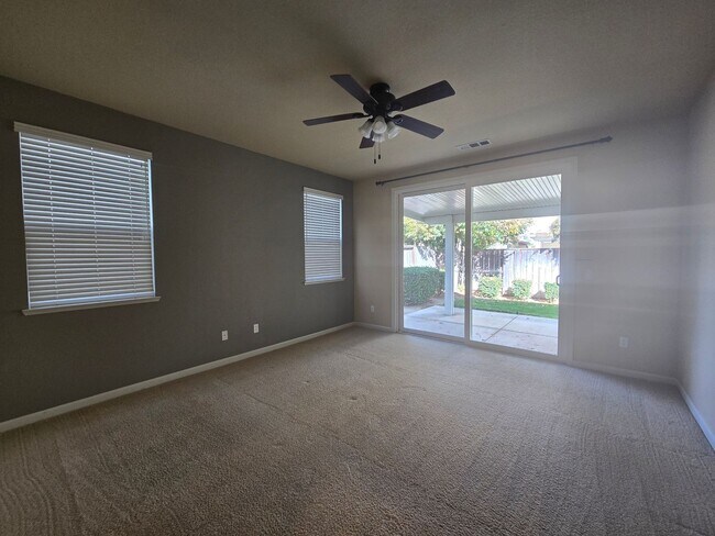 Building Photo - 339 Applegate Dr