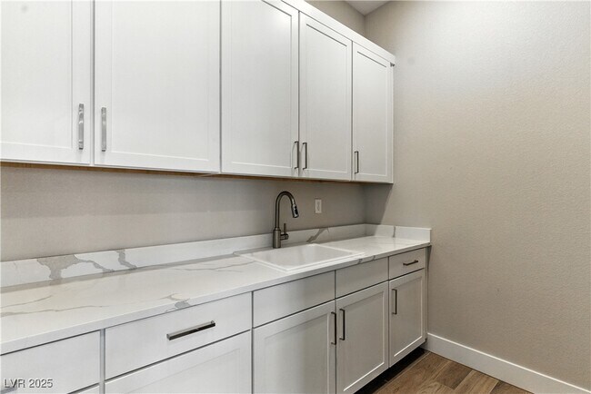Building Photo - 5073 Slatestone St