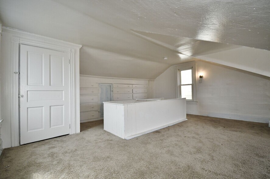 Building Photo - 855 Crucible St