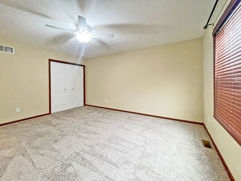 Building Photo - 9500 Declaration Dr