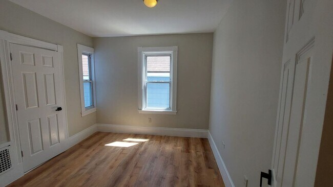 Building Photo - 9 Woodville Park