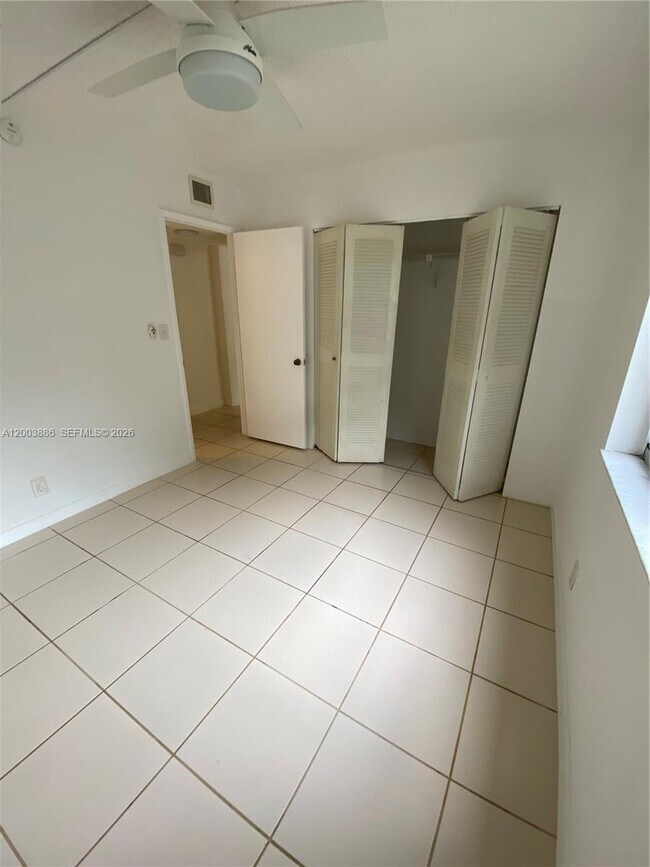 Building Photo - 514 Gardens Dr