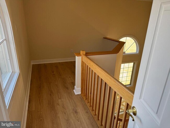 Building Photo - 327 Overlook Ln