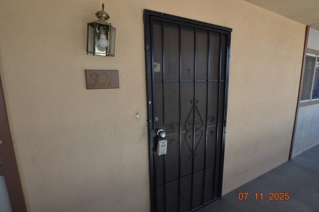 Building Photo - 356 E Desert Inn Rd