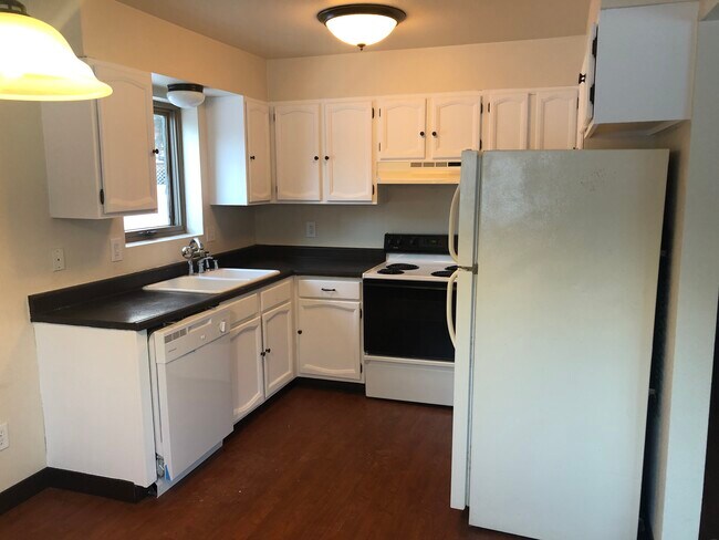 Building Photo - 941 W 76th Ave