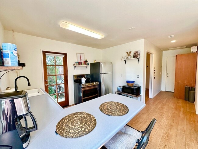 Building Photo - 3548 Rosa Way