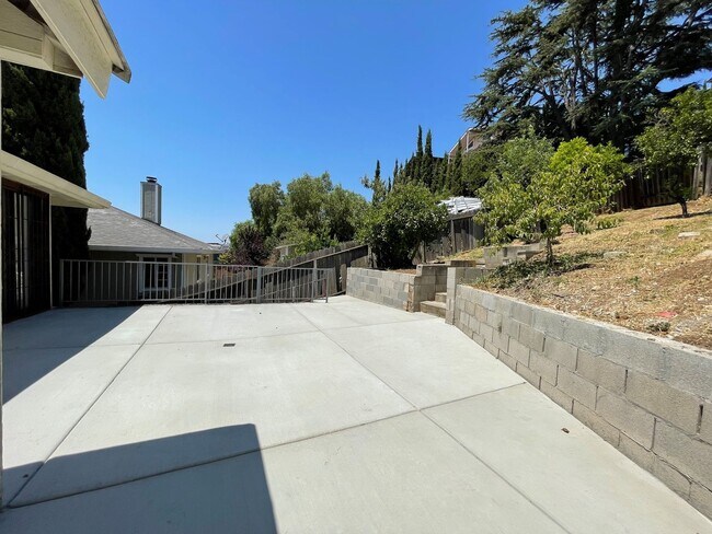 Building Photo - Newly Renovated 4BR / 2.5BA Home with Partial Bay Views.