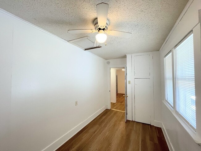 Building Photo - 3 Bedroom 1 Bathroom House