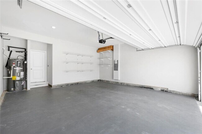 Building Photo - 5021 Silver Canoe Wy