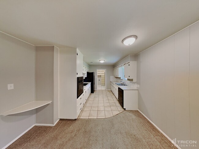 Building Photo - 220 Revere Dr