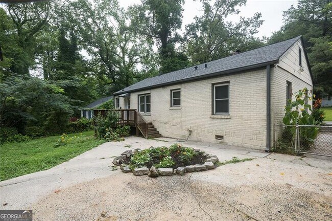 Building Photo - 1968 Beecher Rd SW