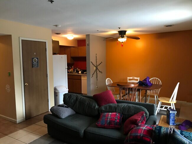 Family Room/Kitchen - 668 E Buchtel Ave