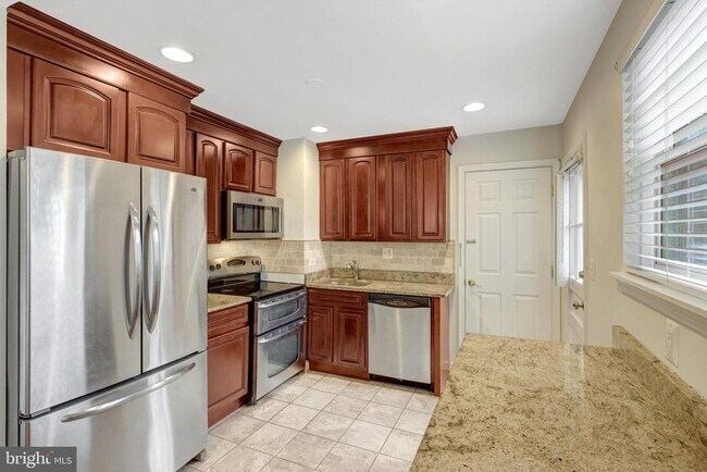 Building Photo - 6903 Fern Ln