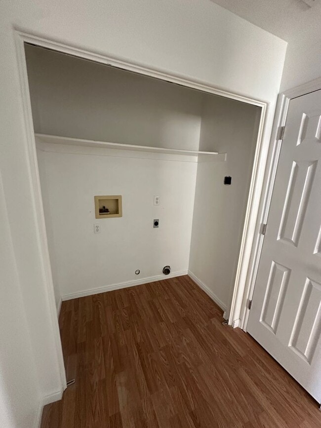 Building Photo - Duplex Property near the Mall