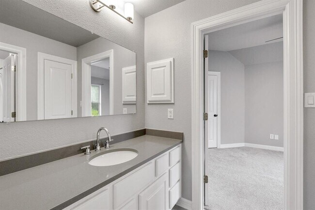 Building Photo - 40 Lovegrass Ln