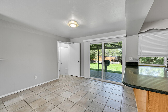 Building Photo - $2,675 - 4 Bed, 2 Bath Home in Aurora with...