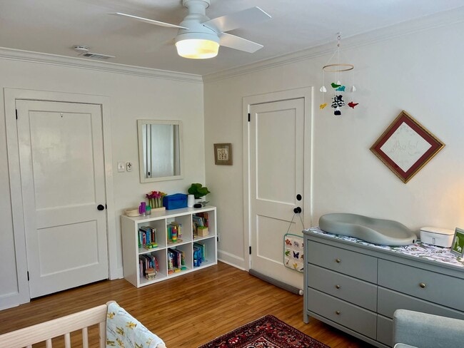 Building Photo - 3/2 Duplex Conveniently Situated in an Established Neighborhood!