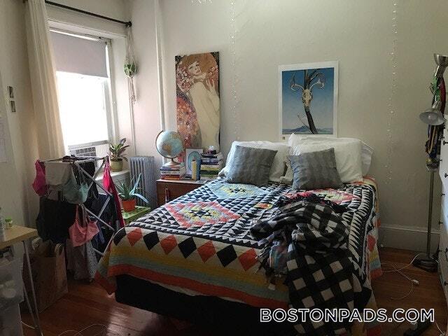 Building Photo - 1589 Beacon St