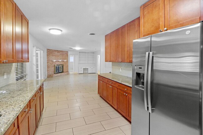 Building Photo - 5554 Beechnut St