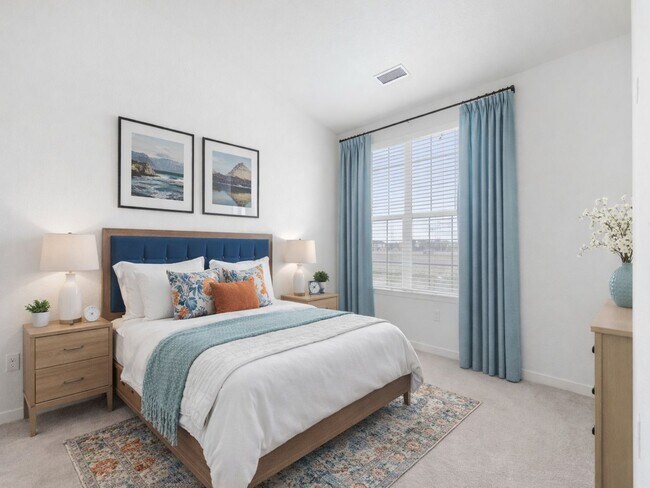 Building Photo - 2BR Condo w/ Fireplace, In-Unit Laundry & A/C in Parker