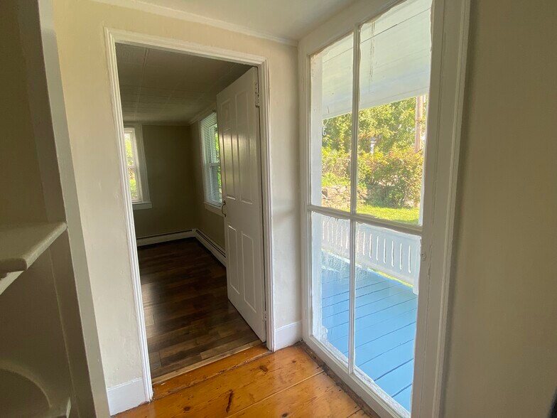 Building Photo - 82 Riverside St