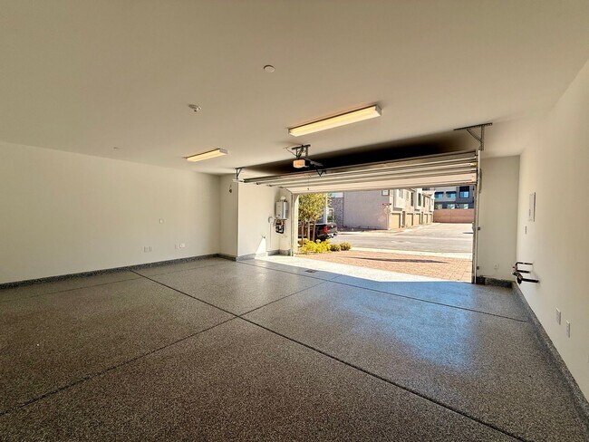 Building Photo - 4 BED 3 BATH 2 CAR GARAGE TOWNHOUSE + LOFT ON CORNER LOT w/ BALCONY