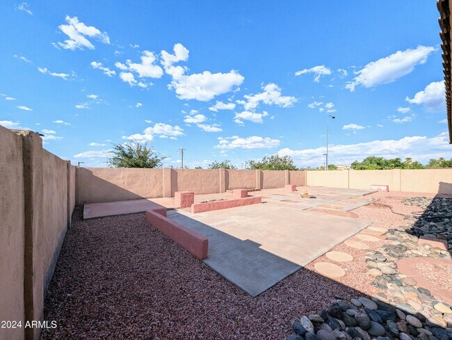 Building Photo - 1530 E Branham Ln