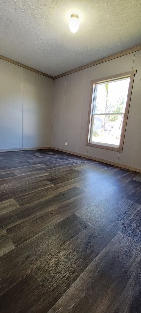 Building Photo - Very nice 3 bedroom/2 bath mobile home in Willow Oak Mobile Home Park in Keithville!