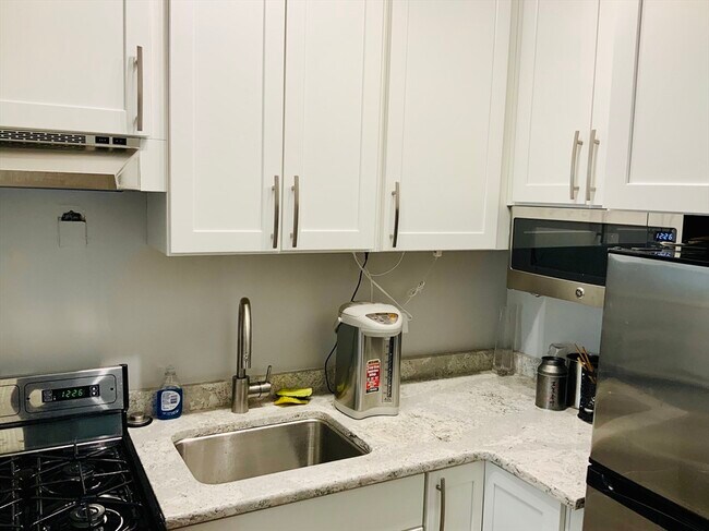 Building Photo - 8 Garrison St