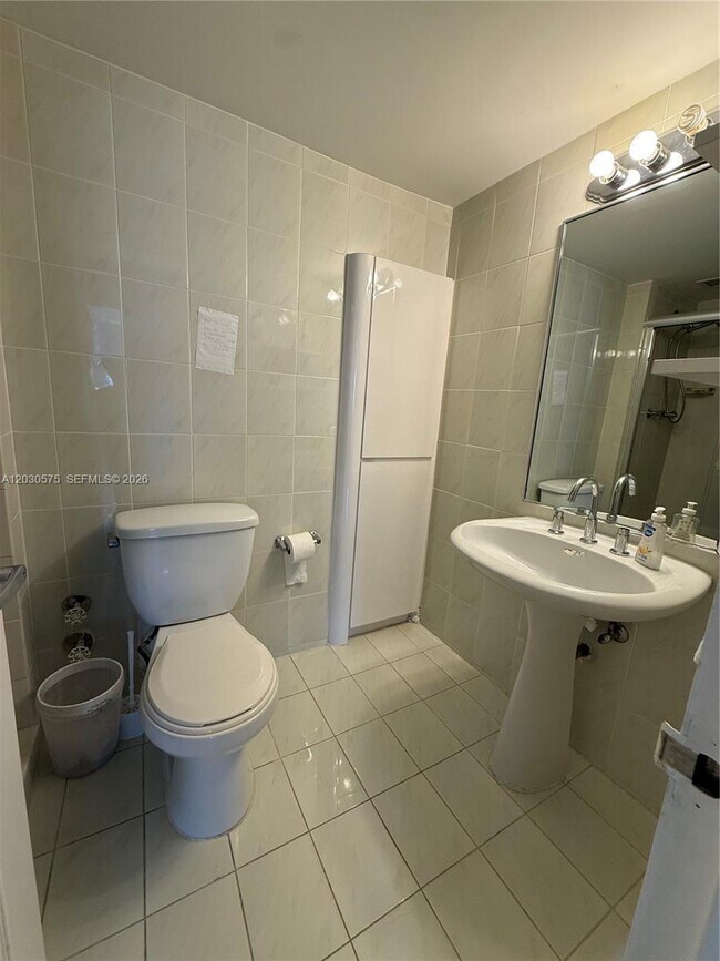Building Photo - 3140 S Ocean Dr