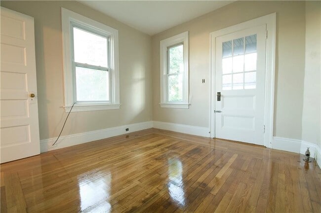Building Photo - 48 Moorland Ave