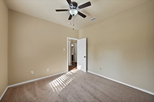 Building Photo - 1427 Piedmont Dr