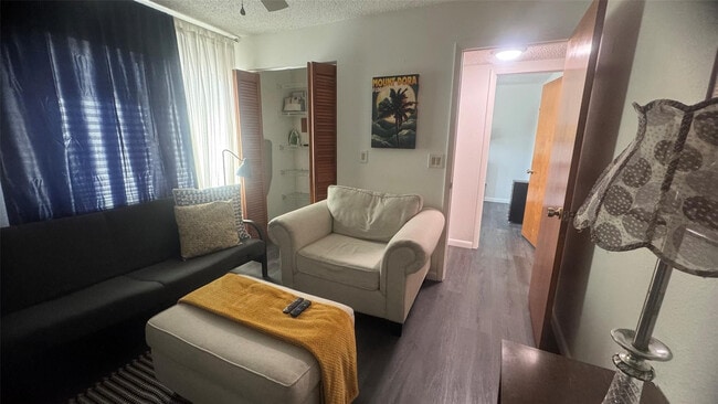 Building Photo - 5483 Casablanca Cir