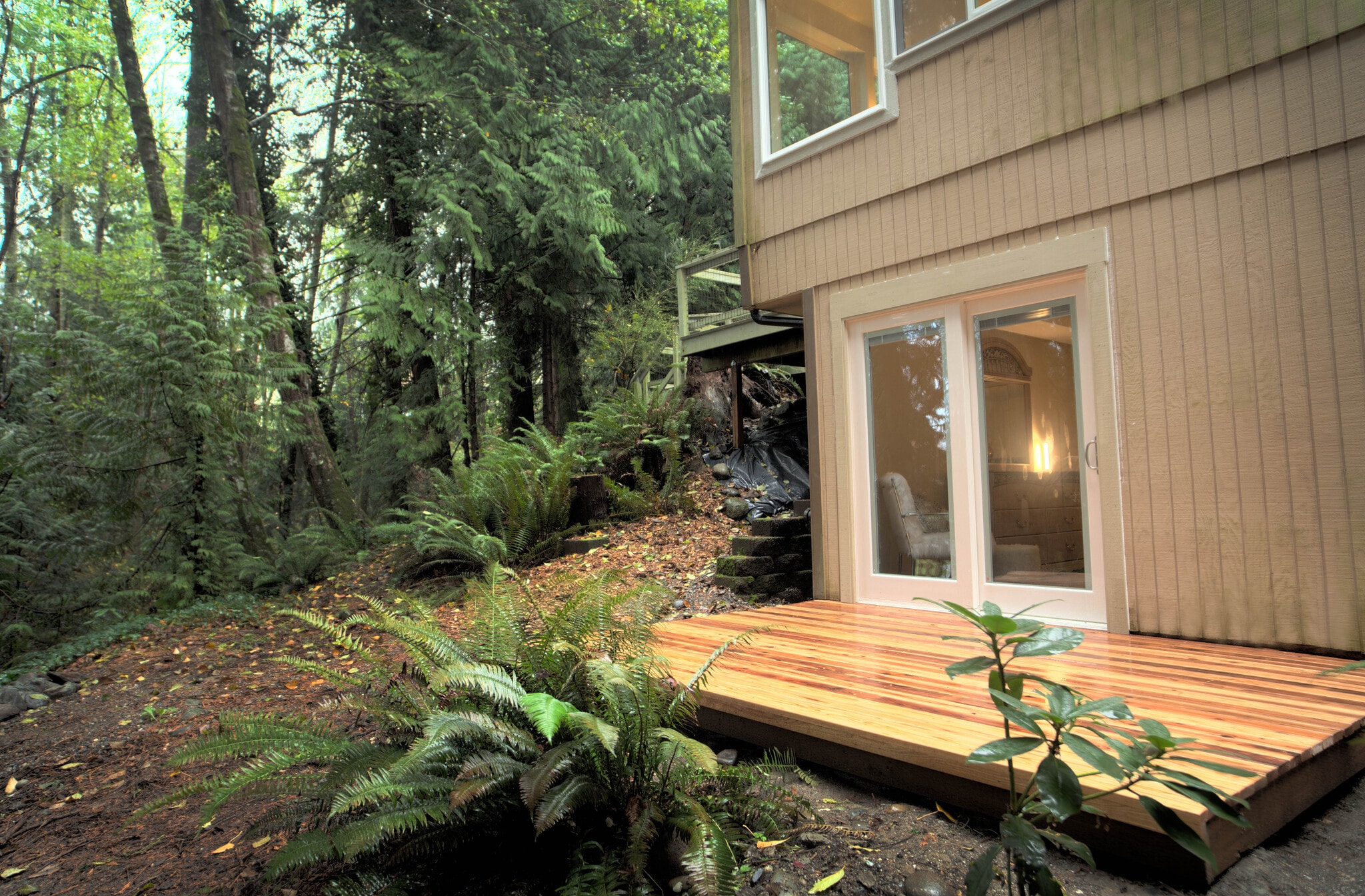 'Mystic River' downstair room with individual private outdoor area - 1114 Pawnee Ln