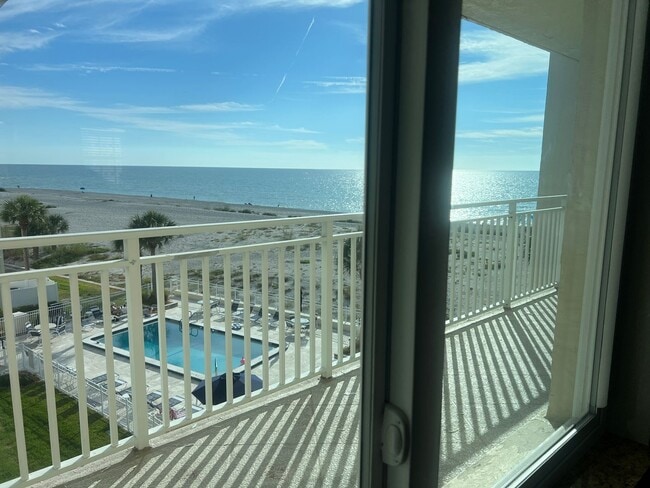 Building Photo - NEW PRICE! 2BD/2BA with Detached Carport on Venice Island!