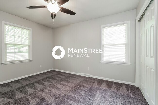 Building Photo - 3 Bedroom Pet-Friendly Home in RAYTOWN, MO with Main Street Renewal