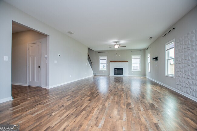 Building Photo - 132 Springwood Dr