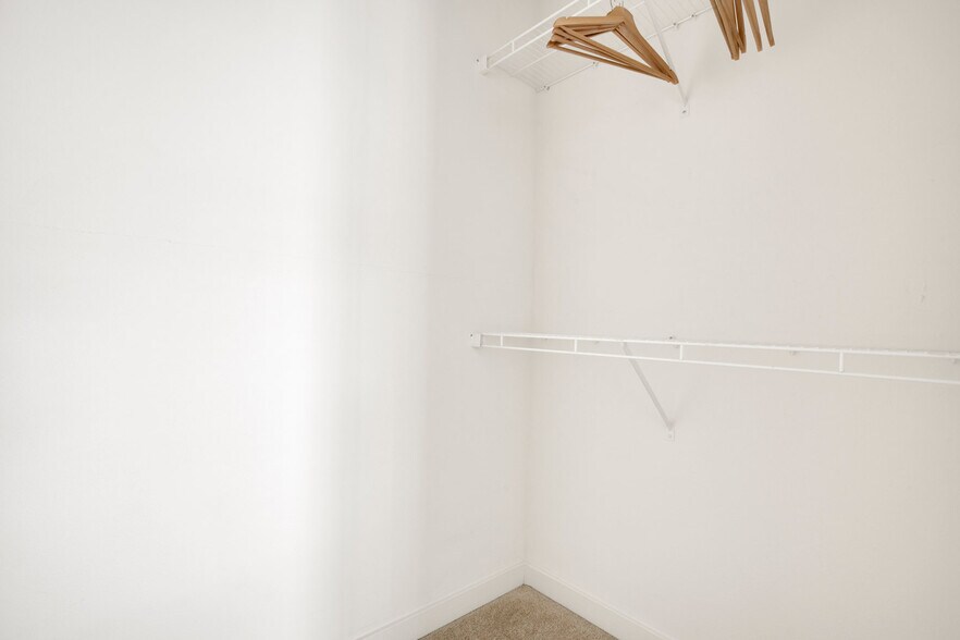 Building Photo - 10410 NE 2nd St