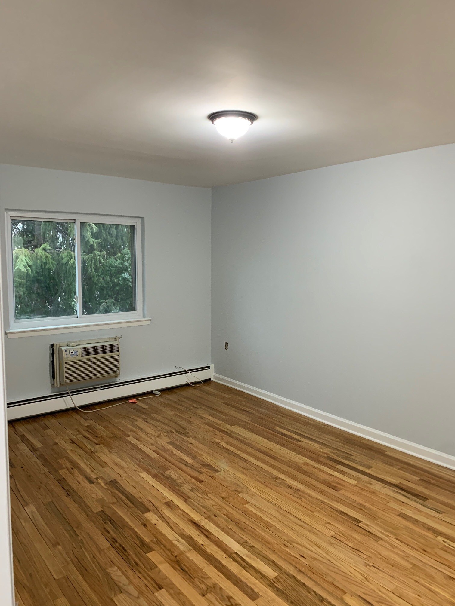 Building Photo - 229 E 237th St