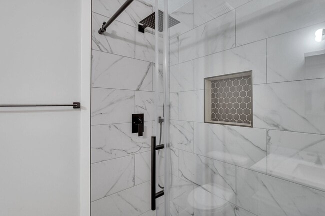 Building Photo - High End Finishes in a Quiet Residential N...