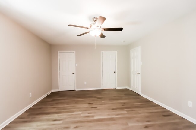 Building Photo - 3215 Birch Creek Dr