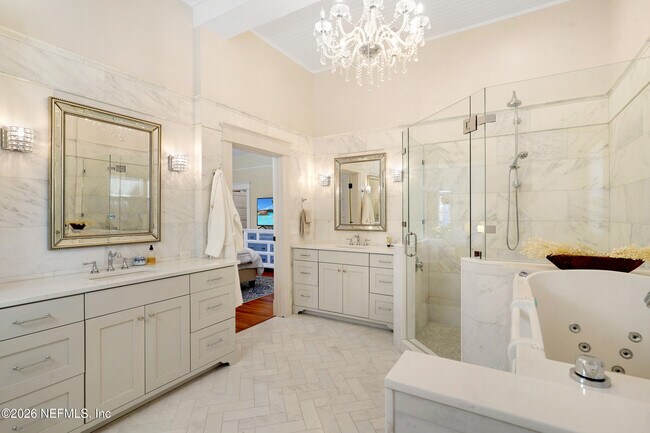 Building Photo - 290 St George St