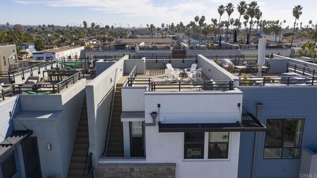 Building Photo - Downtown Oceanside Condo with pool and roo...