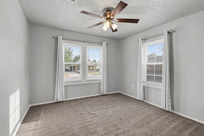Building Photo - 537 SW 45th St