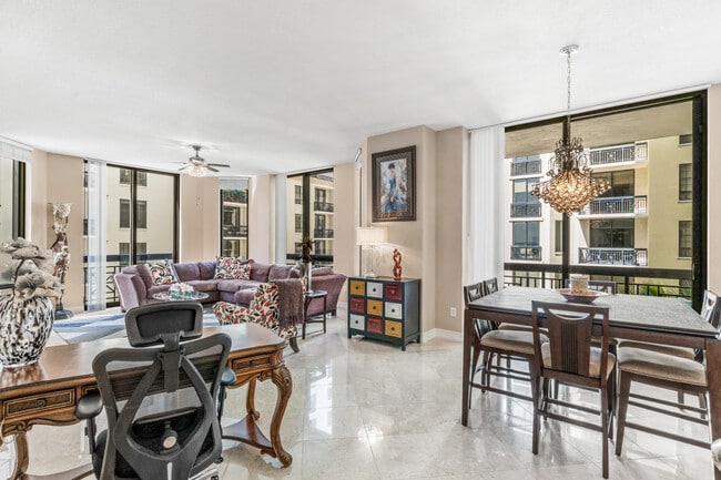 Building Photo - 701 S Olive Ave