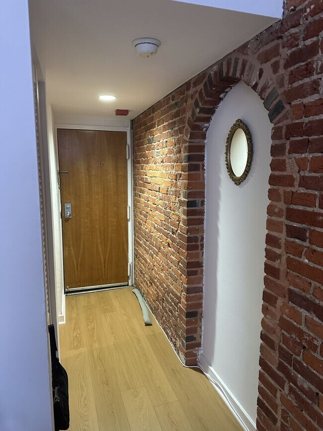 Building Photo - Welcome to Urban Elegance in the Heart of Historic Old City, Philadelphia