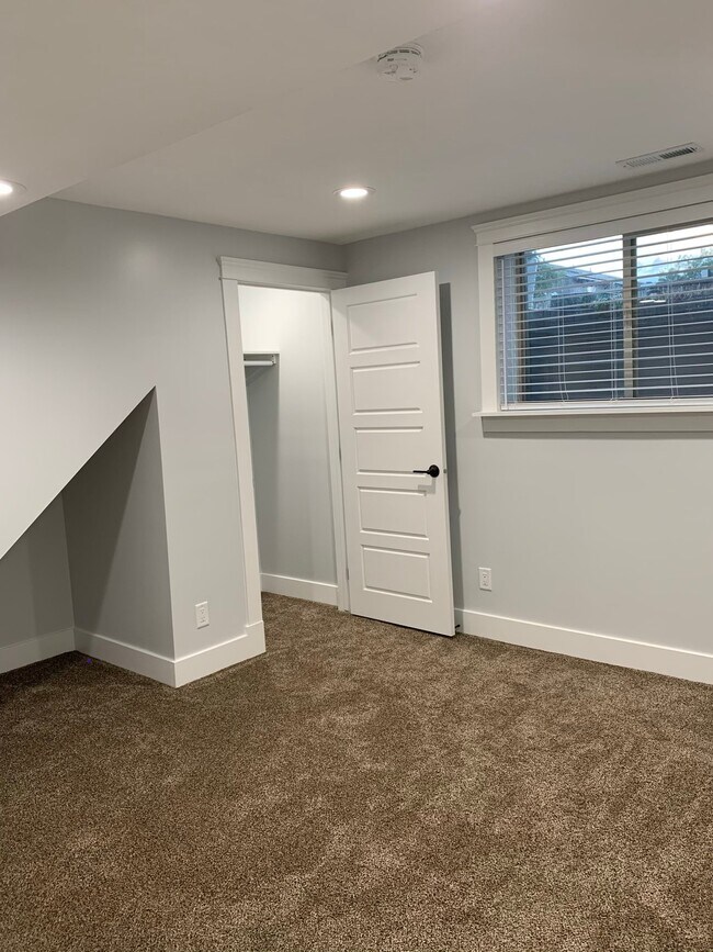 Building Photo - 8740 S Spartan Dr